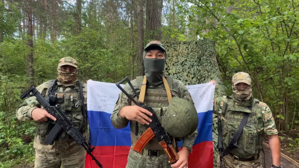 Бойцы СВО поздравили жителей Брянской области с Днем государственного флага России