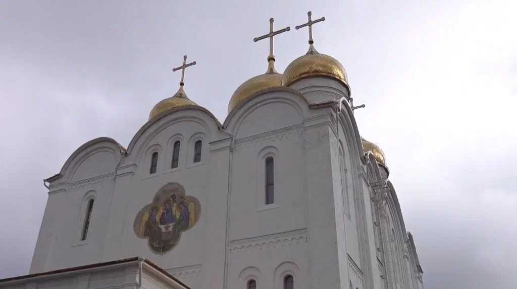 Православные жители Брянской области отмечают праздник Воздвижения Креста Господня