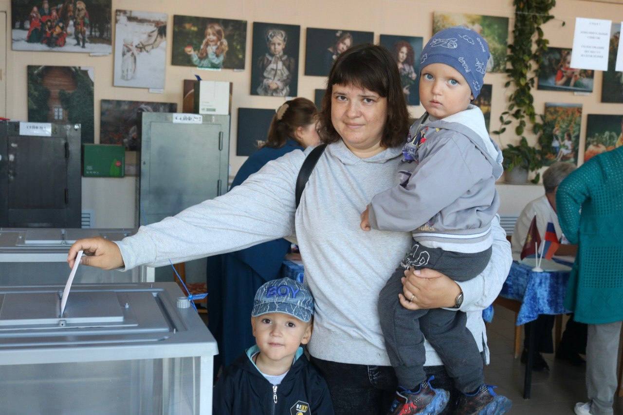 В Рогнединском районе в 08:00 открылись все избирательные участки