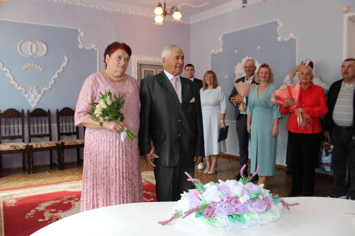 В Стародубе торжественно поздравили золотых юбиляров