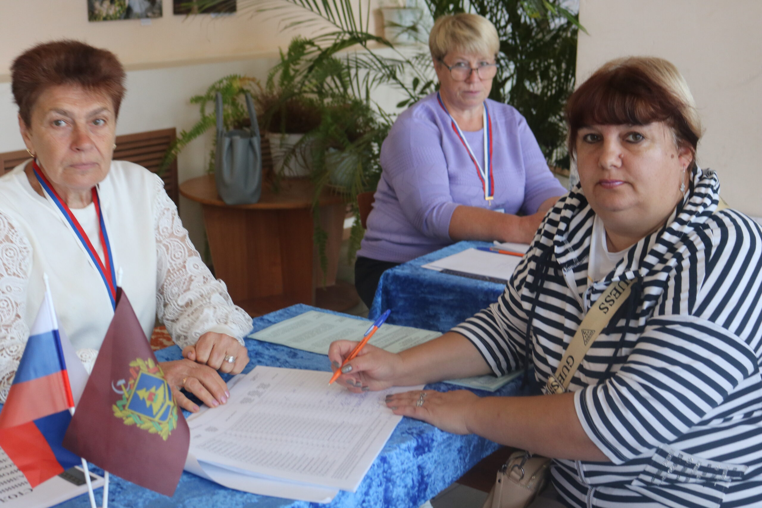 Проголосовала мать погибшего Героя