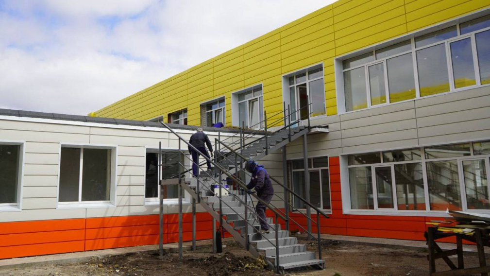 В Брянском районе продолжается капитальный ремонт детского сада «Колосок»