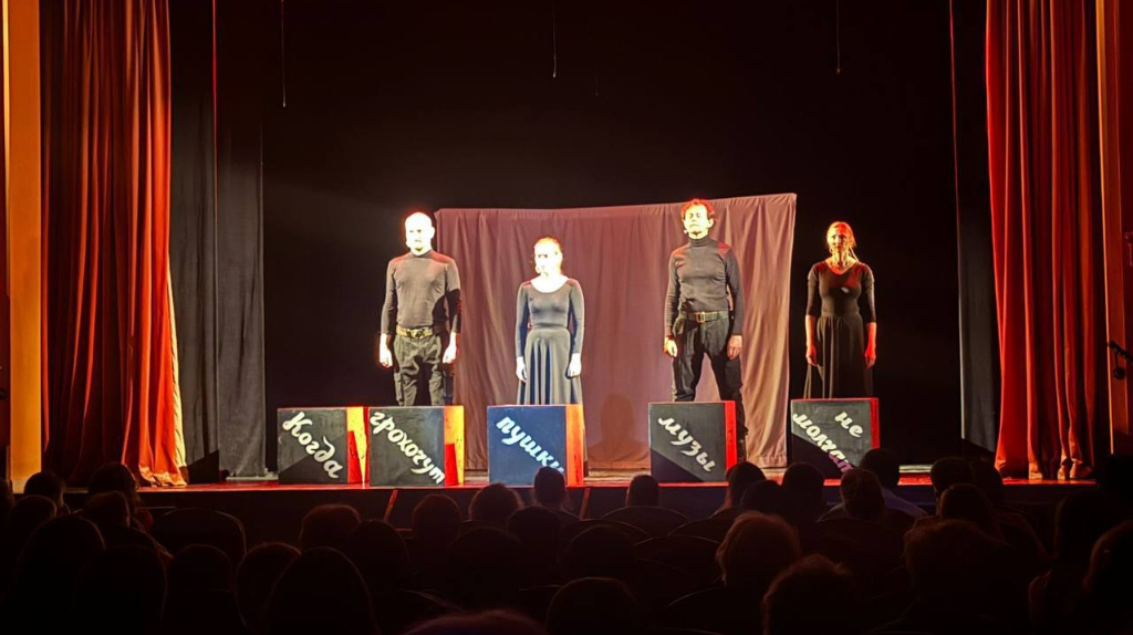 В Брянском театре кукол состоялась премьера авторского спектакля о воинах-героях