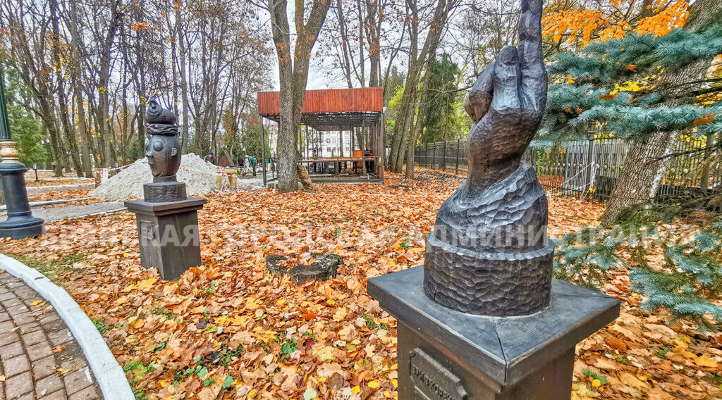 Вход в культурно-досуговый центр парка Толстого украсит пара медвежат