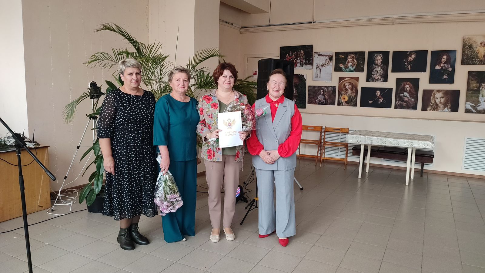 Поздравили с Днем учителя