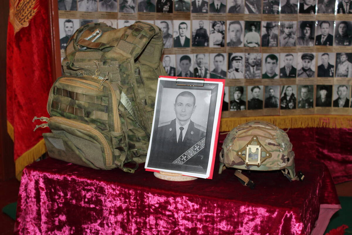 В Суземский районный музей передали личные вещи героя-пограничника