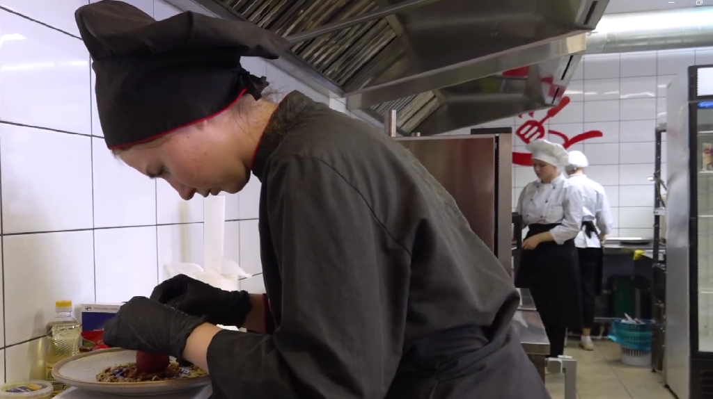 В Брянске состоялся конкурс профессионального мастерства «Битва поваров»