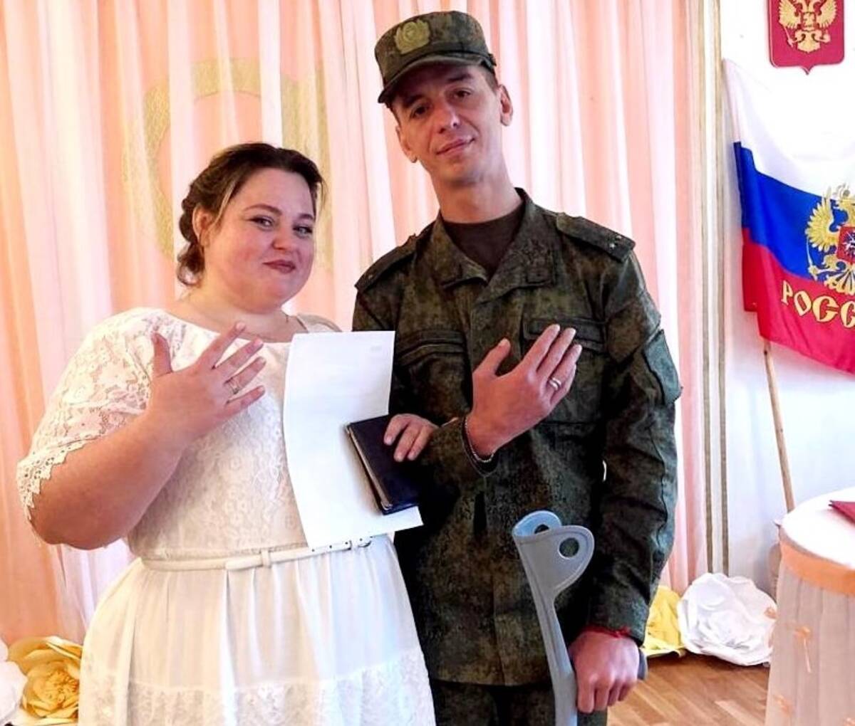 В брянском поселке Красная Гора состоялась свадьба участника спецоперации Александра и его избранницы Анастасии