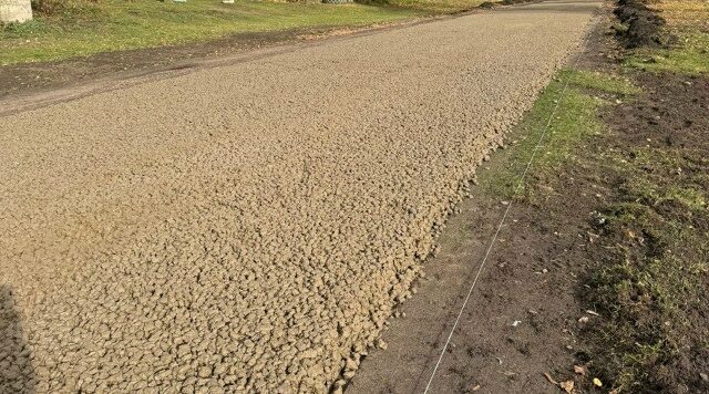 В брянском селе Киваи продолжается ремонт участка автомобильной дороги по улице Первомайская