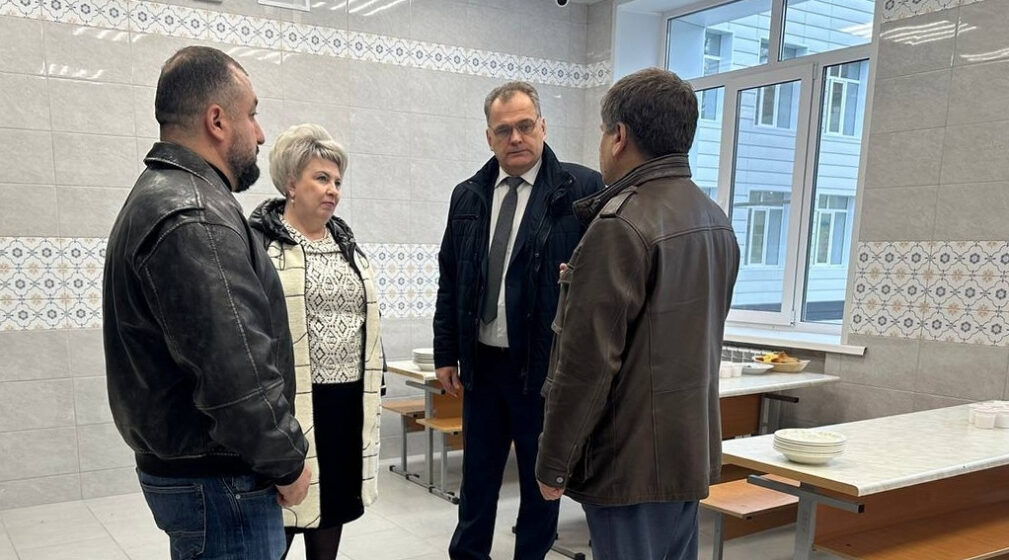 В Брянске проконтролировали капитальный ремонт школ №42 и №39