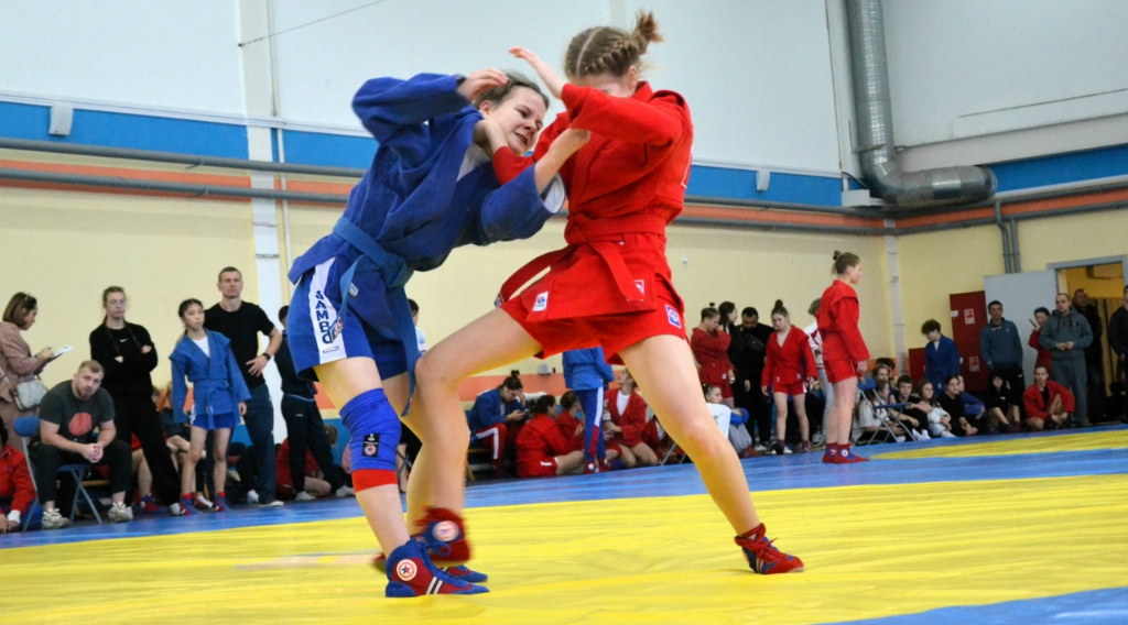 В Брянске проходит Первенство ЦФО по самбо среди юношей и девушек