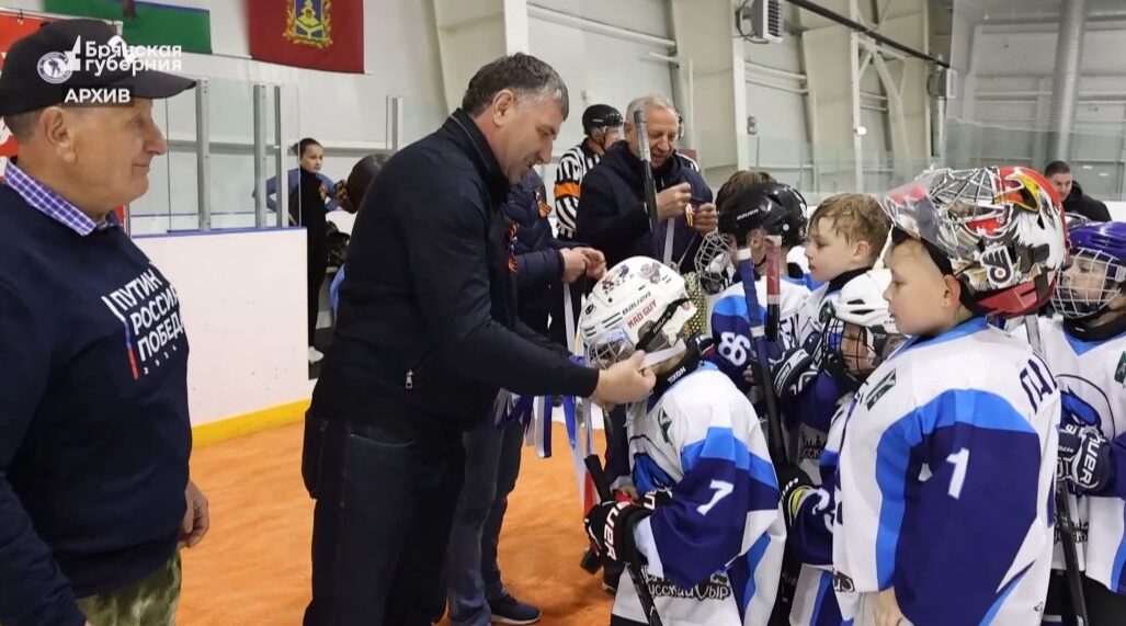 Брянские власти уделили пристальное внимание развитию хоккея