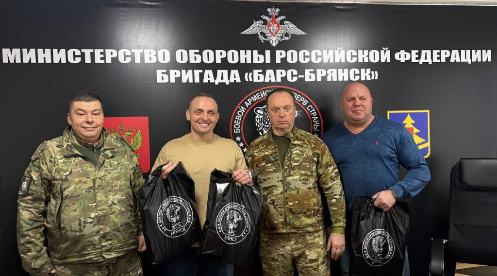 Командир отряда «БАРС-Брянск» Сергей Антошин встретился с цирковым артистом Аскольдом Запашным