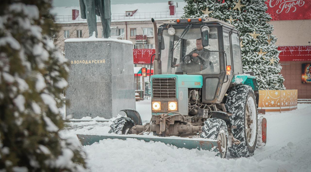 В Брянске приступили к очистке второстепенных дорог