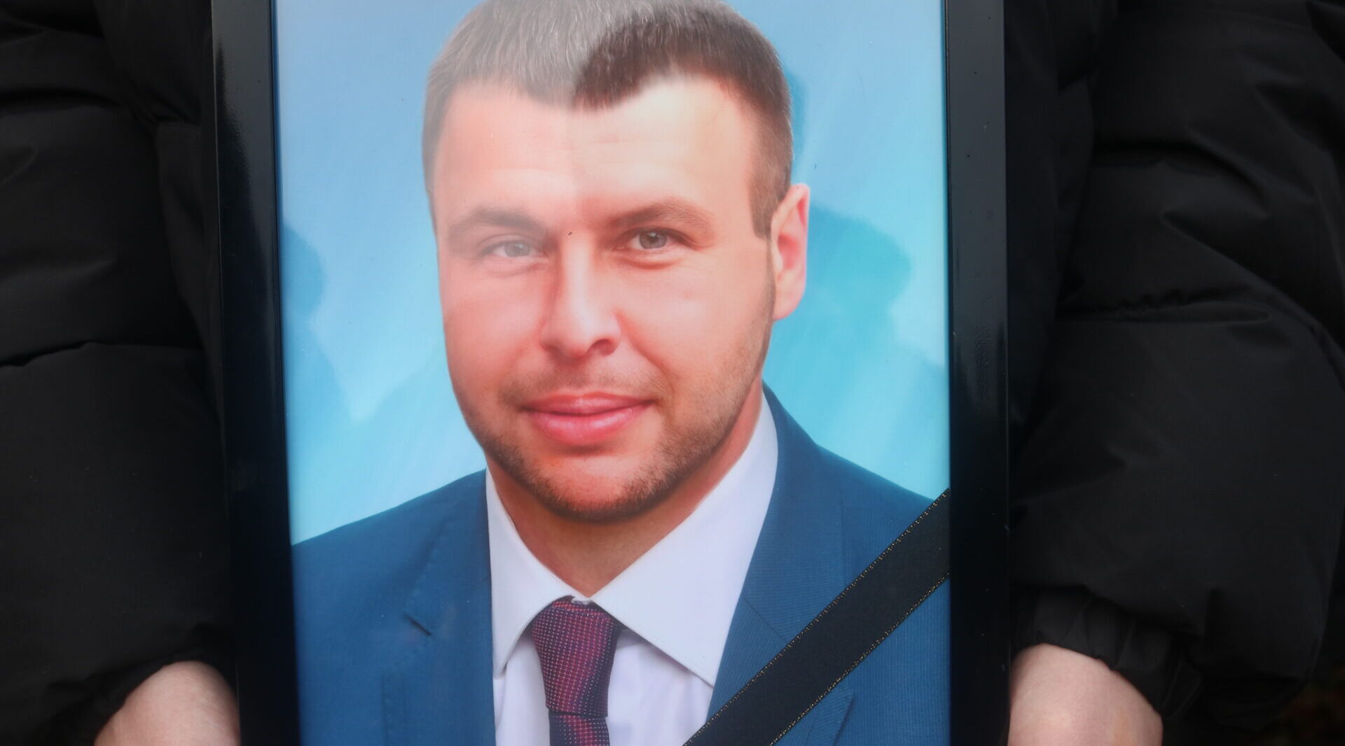 В Рогнединском районе простились с героем СВО Евгением Латышевым