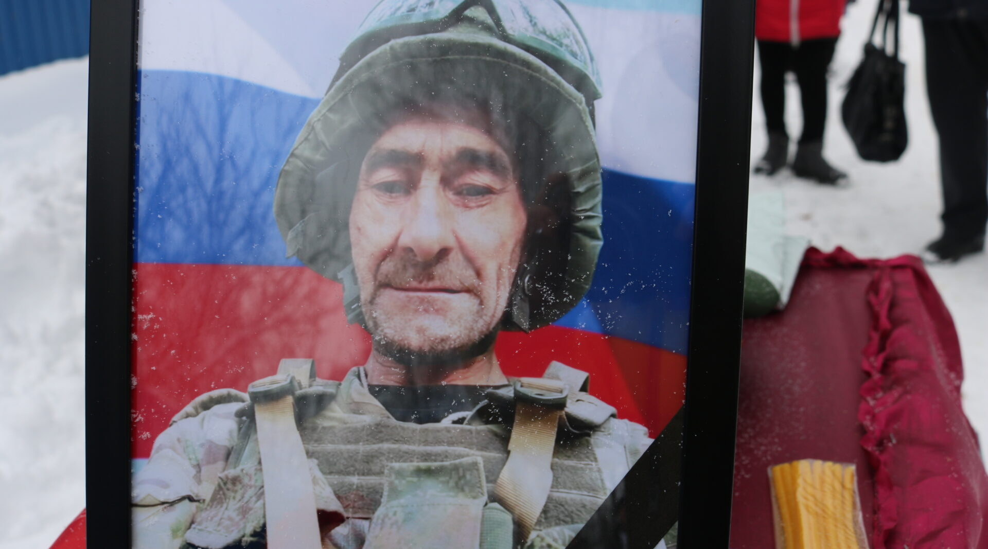 В п. Рогнедино простились с воином специальной военной операции Максимом Николаевичем Коноваловым