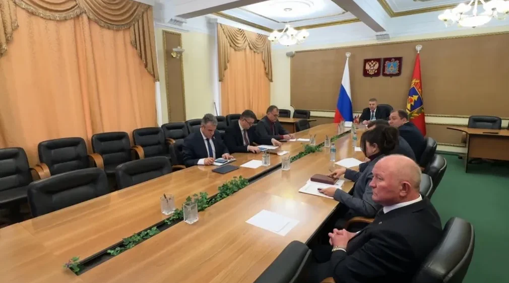 Брянский губернатор Александр Богомаз и его заместители смотрят «Итоги года с Владимиром Путиным»