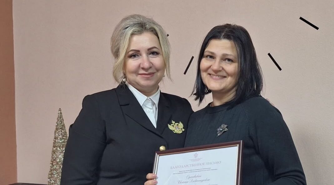 Брянский детский омбудсмен Инна Мухина наградила две организации