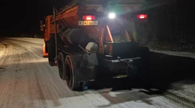 На Брянщине продолжается работа по устранению последствий снегопада