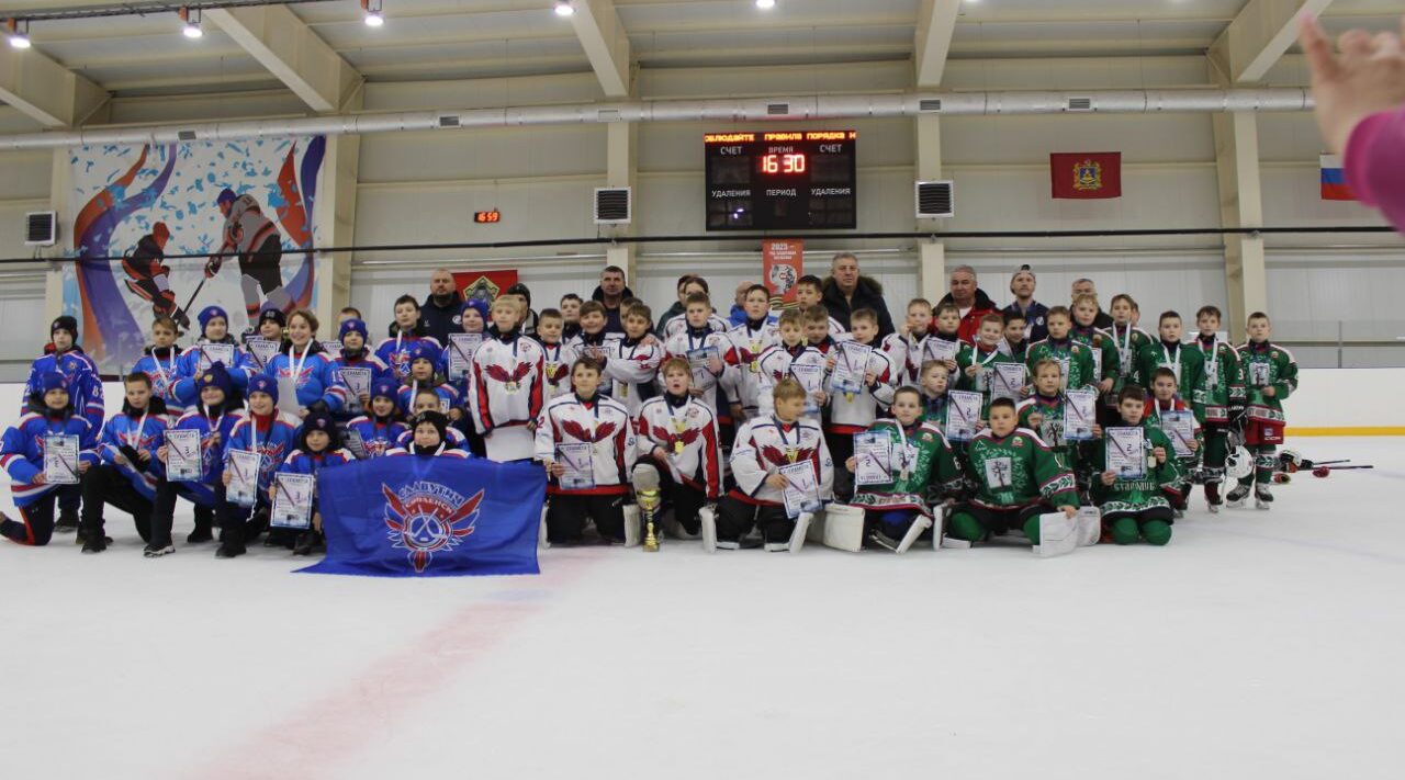 В Почепе состоялся финальный матч открытого первенства региона по хоккею