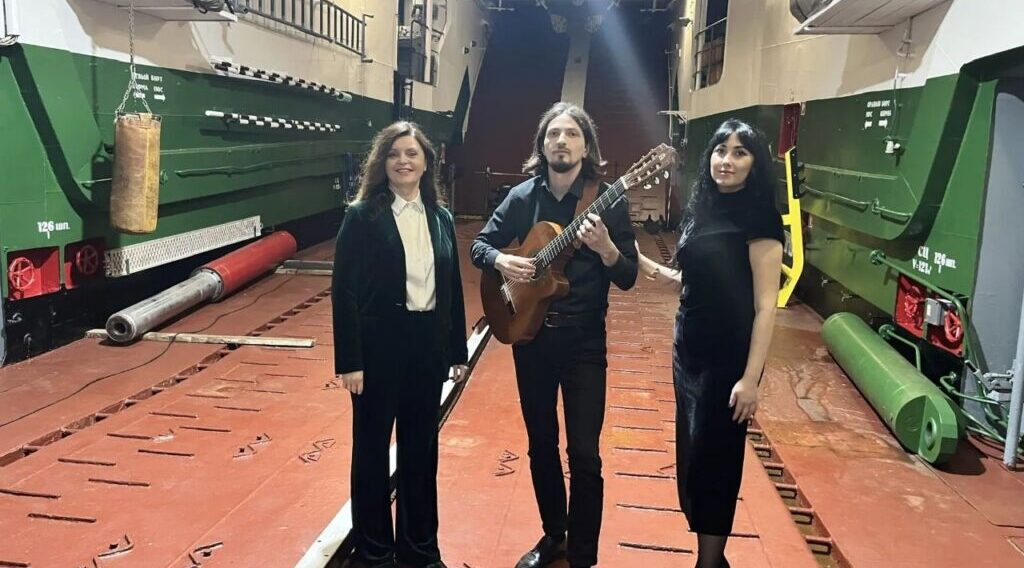 Музыканты из Брянска выступили в трюме военного корабля