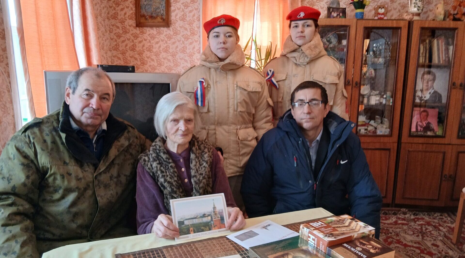 Школа встречает выпускников