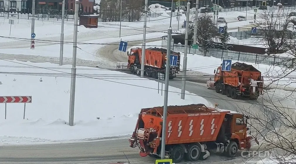 В Брянской области продолжаются работы по уборке снега