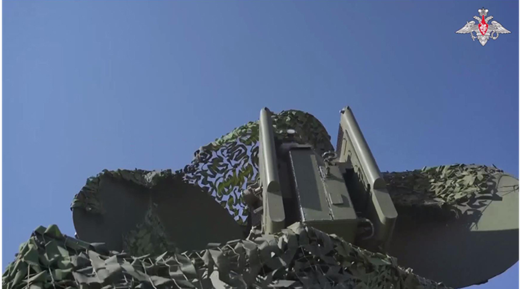 Брянские защитники продолжают отражать массированную атаку