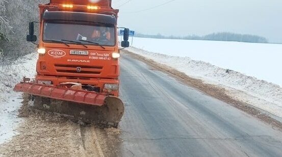 На Брянщине за сутки обработали свыше 2,7 тысяч километров автодорог