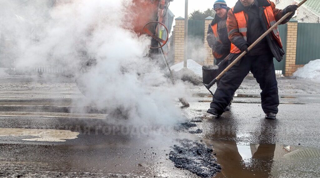 В Брянске улицы ремонтируют с помощью «Кохера» и рециклеров