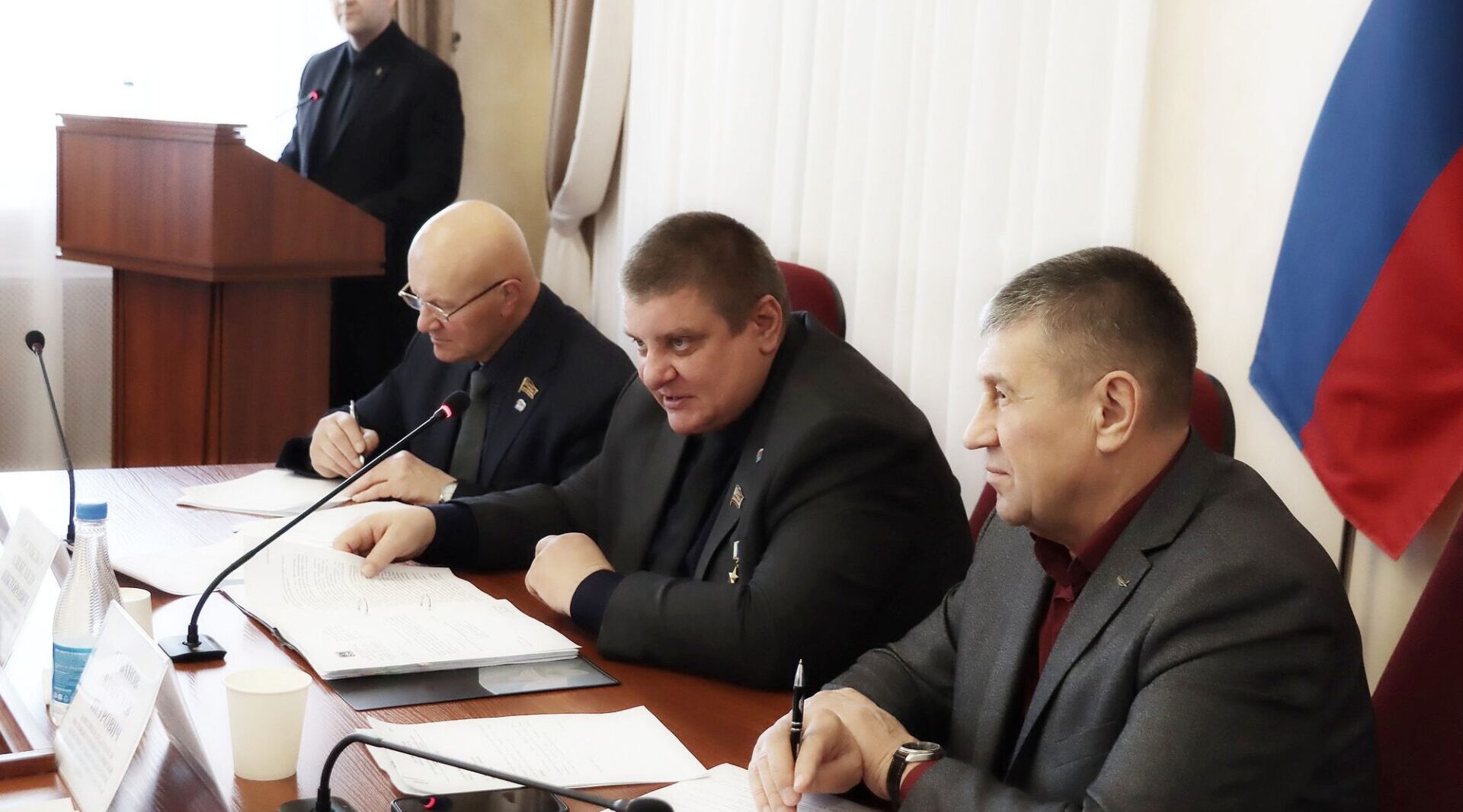 В Брянской облдуме обсудили вопросы развития физкультуры и спорта в Карачевском районе