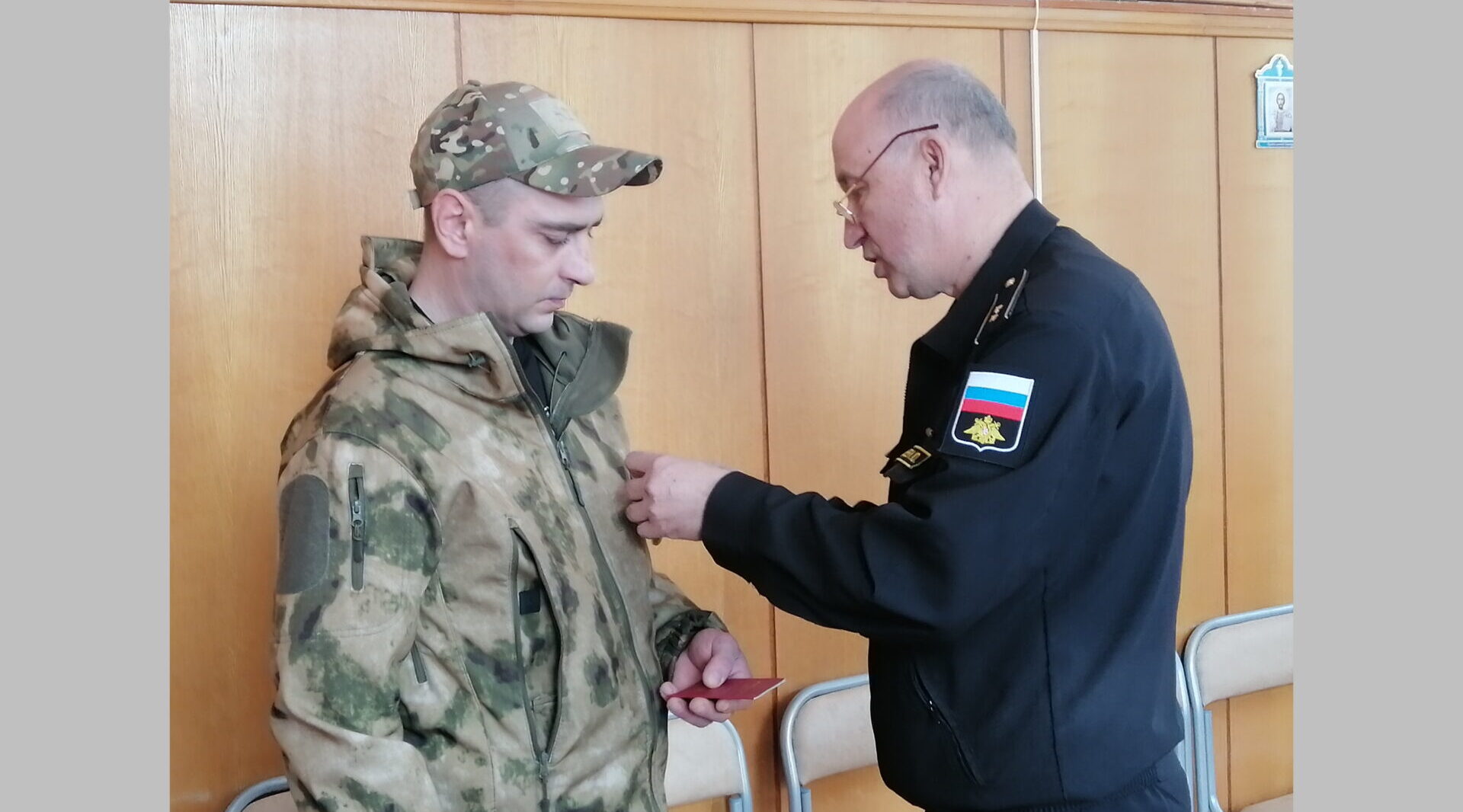 В Брасовском районе участнику боевых действий вручили государственную награду