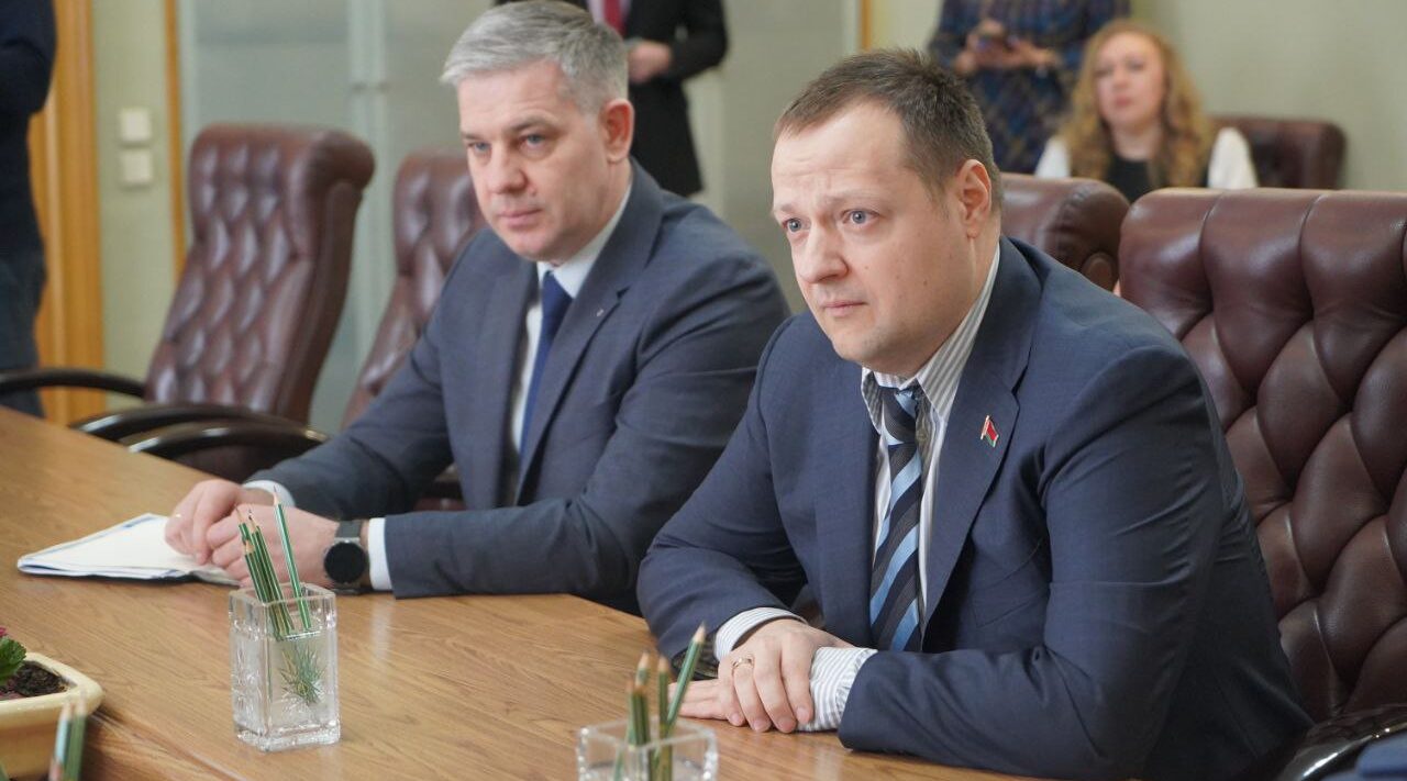 Брянский губернатор провел встречу с представителями Минского моторного завода