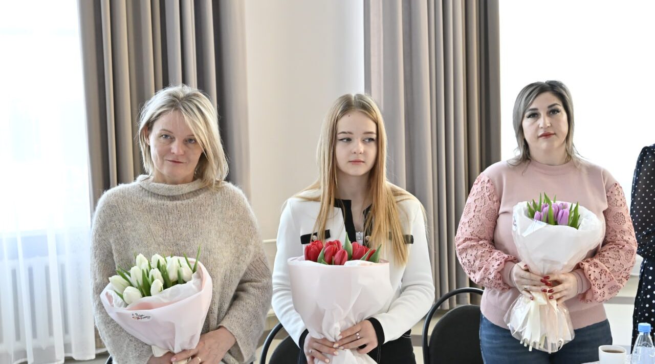 Брянский губернатор поздравил с праздником матерей и жён погибших военнослужащих