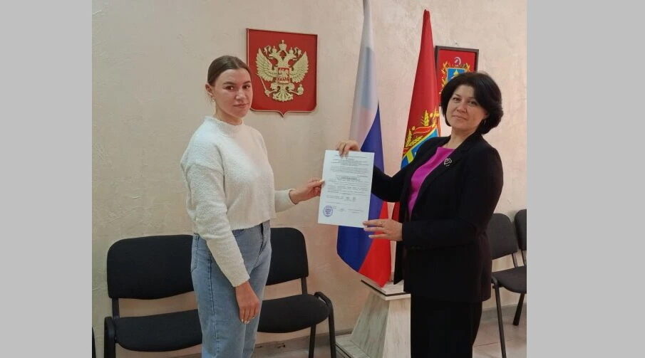 Елене Алешиной из брянской Клетни вручили жилищный сертификат