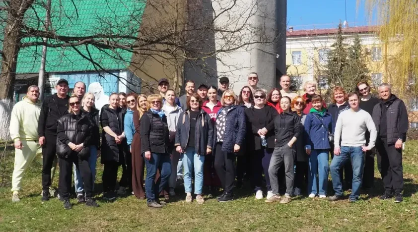 В Саду Победы в Брянске прошел традиционный субботник