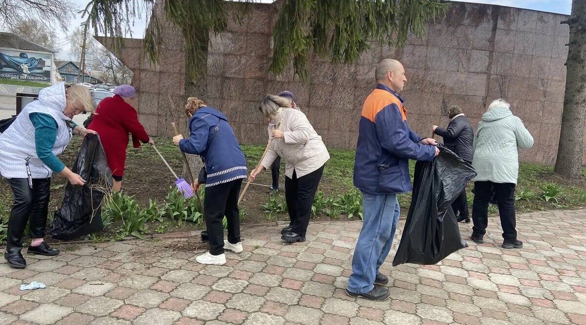 В брянском Стародубе прошёл очередной субботник