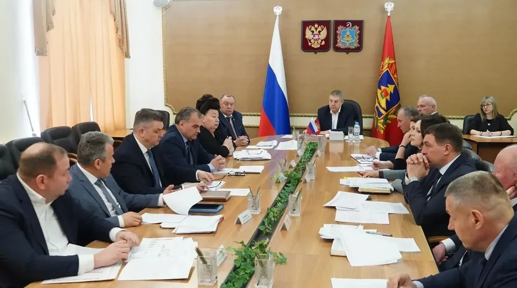 В брянском правительстве обсудили реализацию мер соцподдержки участников СВО и членов их семей