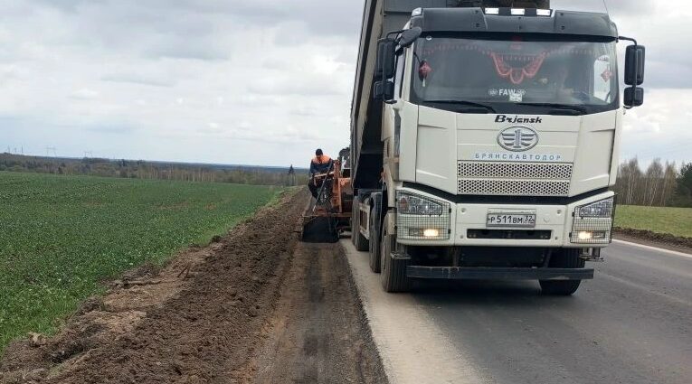 На Брянщине по нацпроекту проводят ремонт на автодороге «Брянск — Новозыбков» — Трубчевск