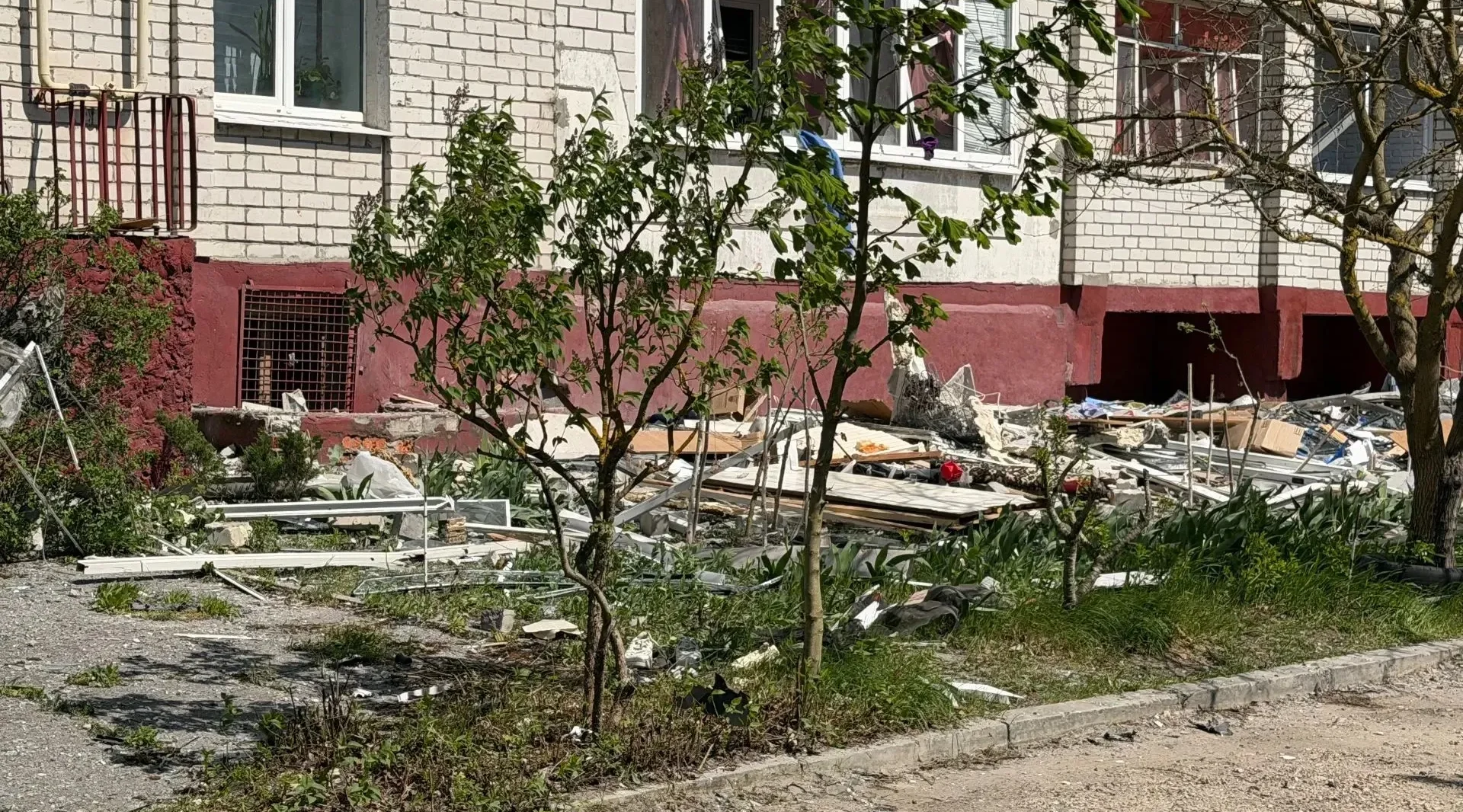 В Брянске совместными усилиями устраняют последствия ночного теракта