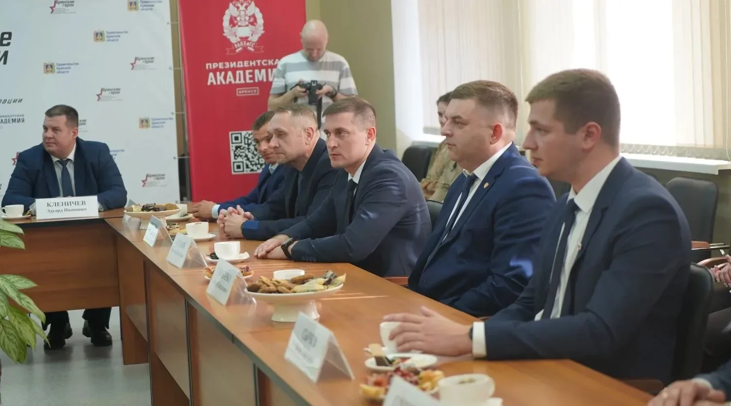 Егор Ковальчук провел встречу с участниками программы «Брянские Герои»