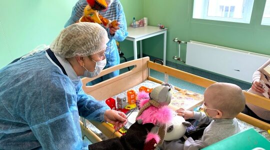 Фонд «Ванечка» устроил праздник для юных пациентов Брянского онкогематологического центра