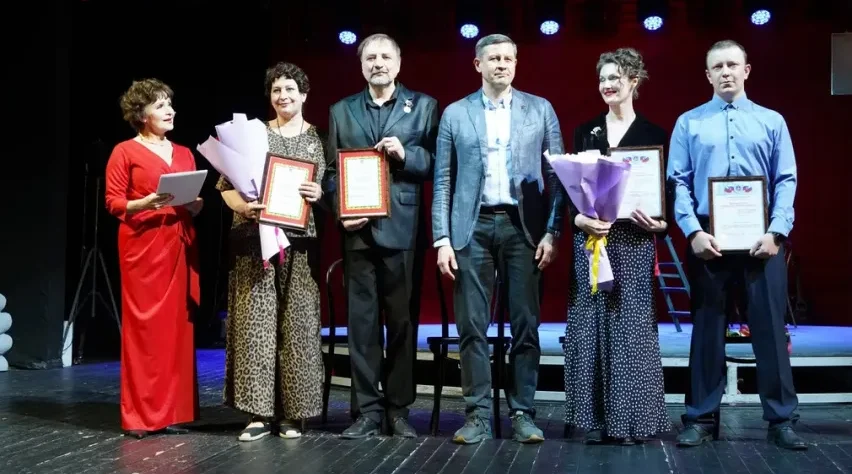 Глава региона Егор Ковальчук обсудил развитие драмтеатра с руководством
