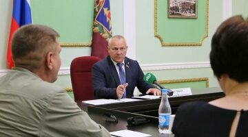 Председатель Брянской облдумы Валентин Суббот провел прием граждан