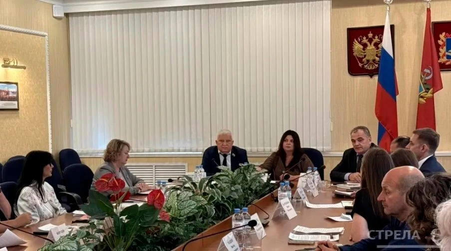 В Брянске прошел круглый стол по вопросу роли творческих союзов в сплочении гражданского общества