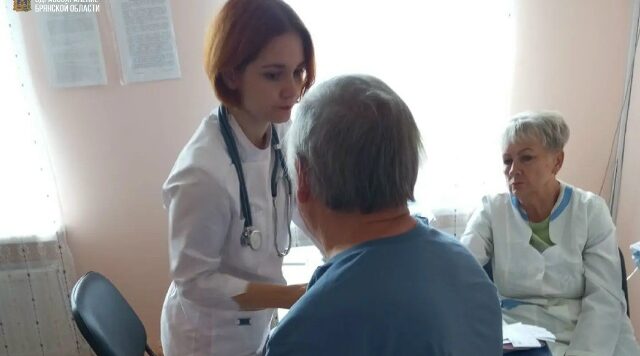 Мобильная бригада Навлинской ЦРБ провела диспансеризацию в селе Борщово