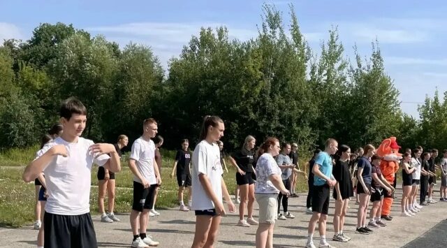 В Брянске состоялось спортивное мероприятие «Зарядка с чемпионом»