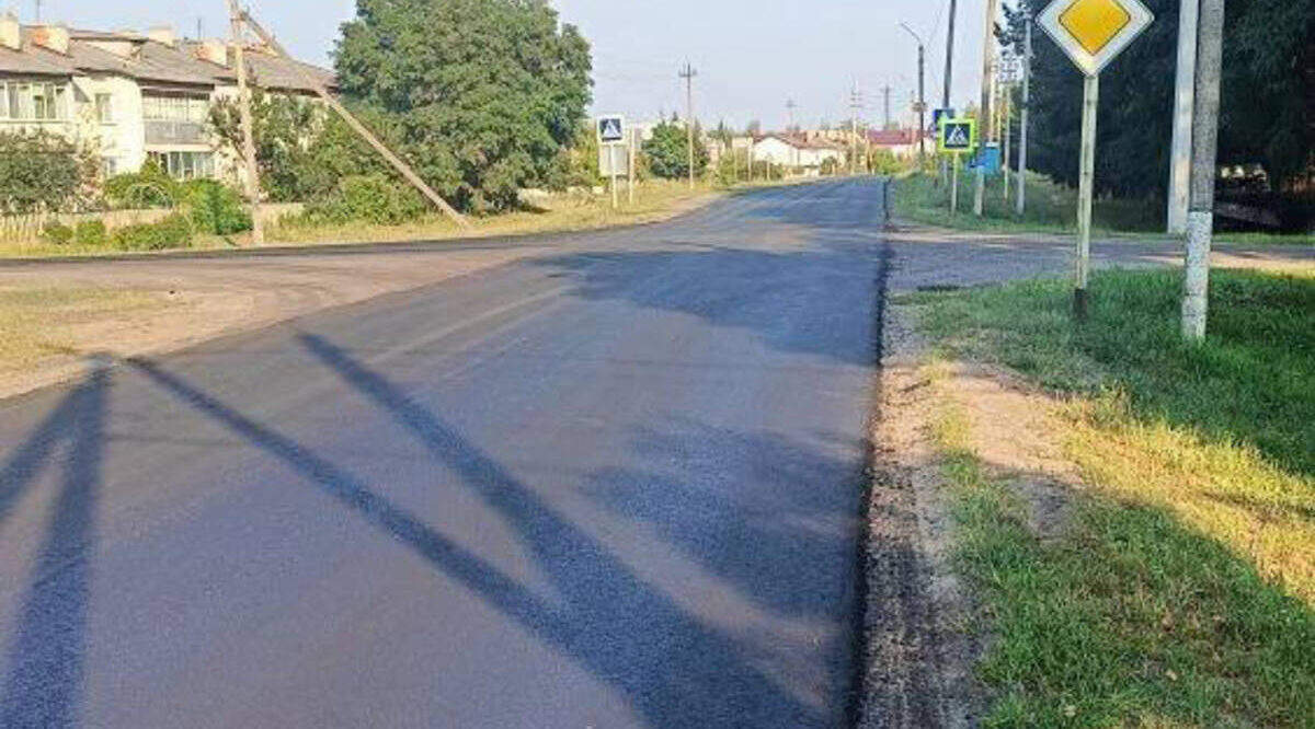 В брянской Суземке проводят ремонт дорожного покрытия в переулке Первомайском