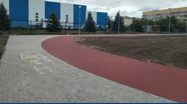 В брянском Трубчевске по нацпроекту благоустраивают спортивную площадку