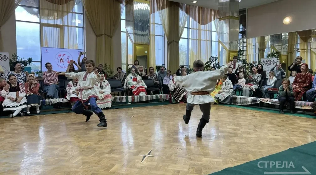 В Брянске проходит II межрегиональный конкурс по традиционной пляске